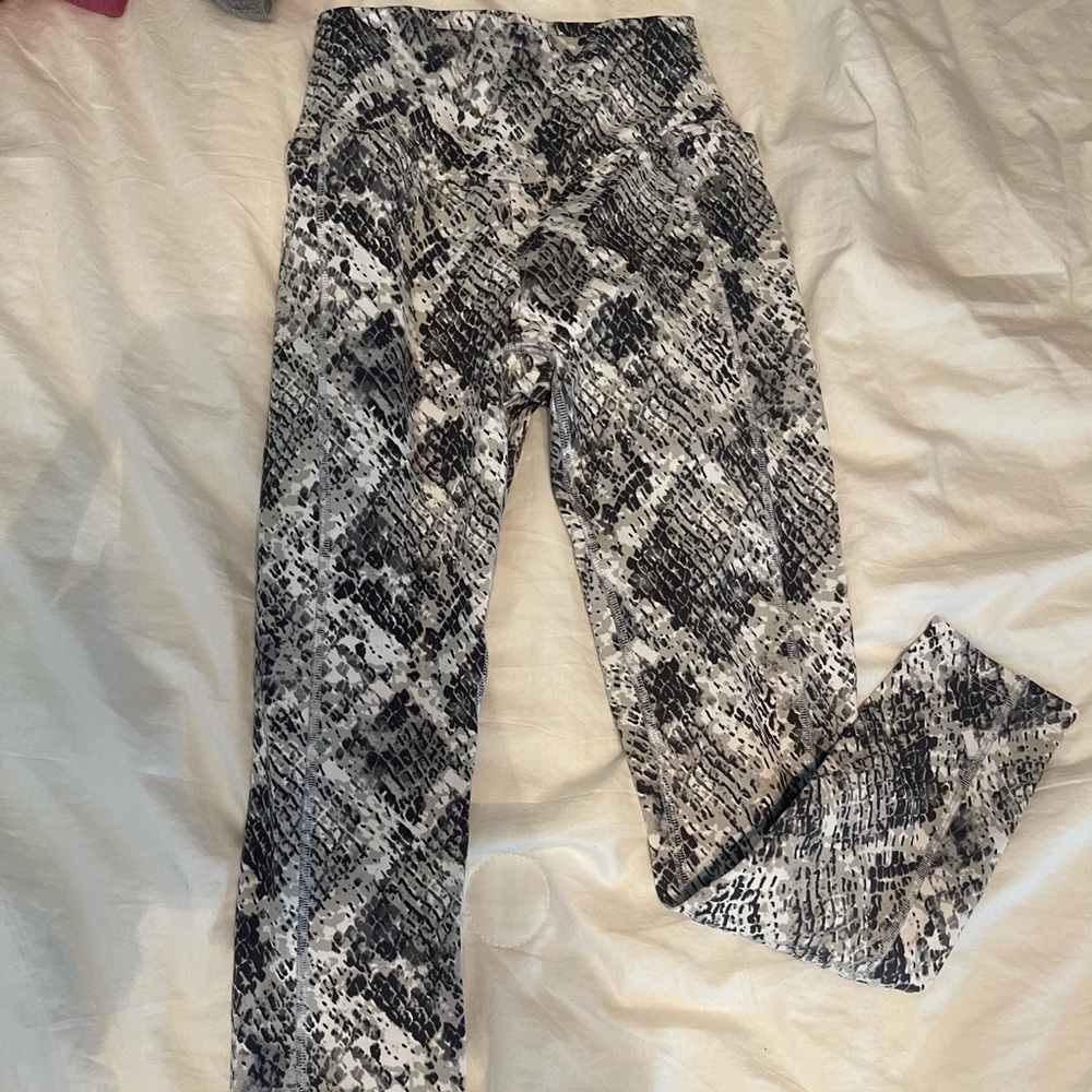 Snake print leggings